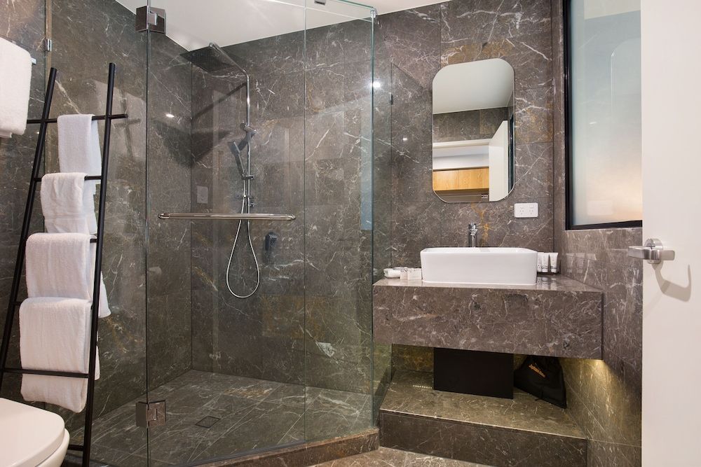 Jephson Hotel & Apartments Deluxe Room 2