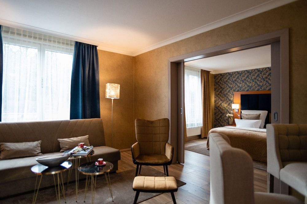 Parkhotel Görlitz Suite, 1 King Bed, 2 Bathrooms, Garden Area (incl. 3.50€ per room/night Energy Fee) 3