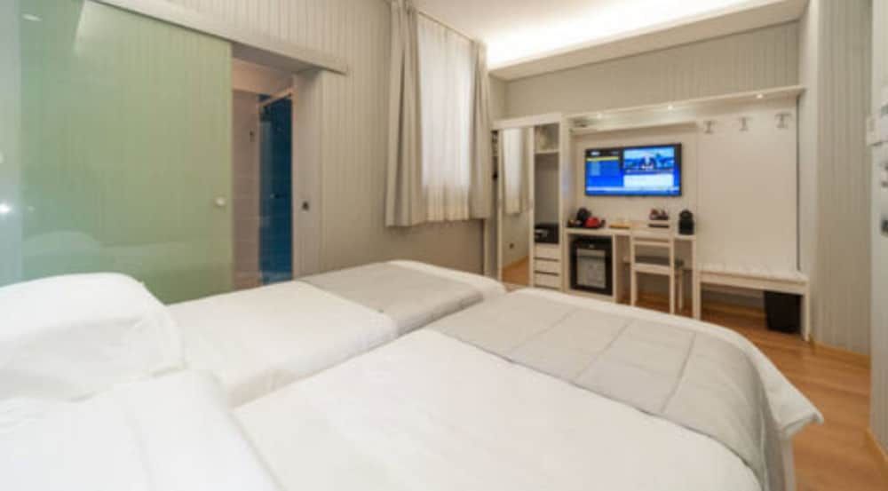 Trevi 41 Hotel Standard Double Room 8