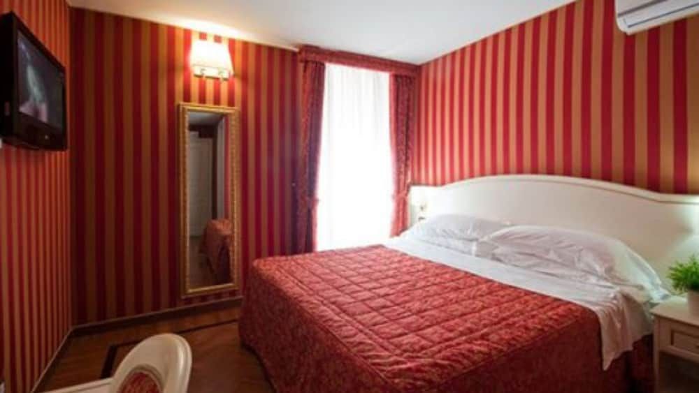 undefined Trevi 41 Hotel 2