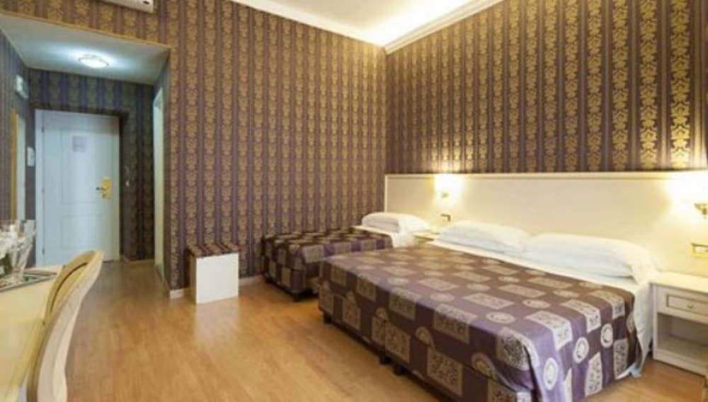 undefined Trevi 41 Hotel 8