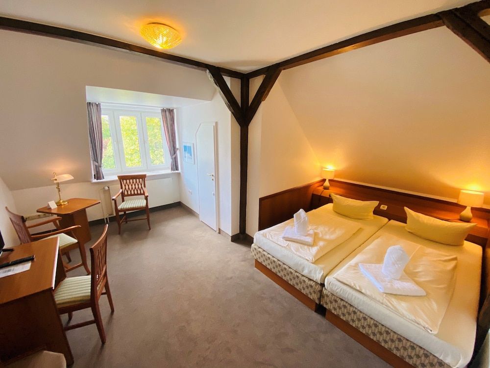 Hotel Kaiserhof DELUXE Standard Double Room 9