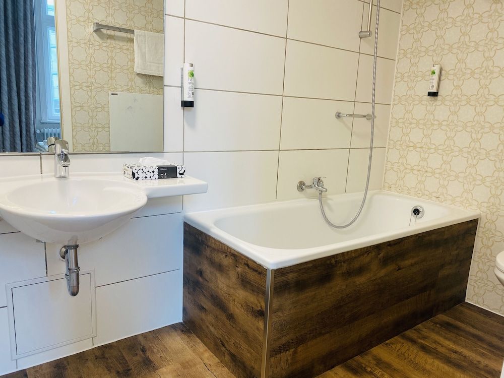 Hotel Kaiserhof DELUXE Standard Double Room 15