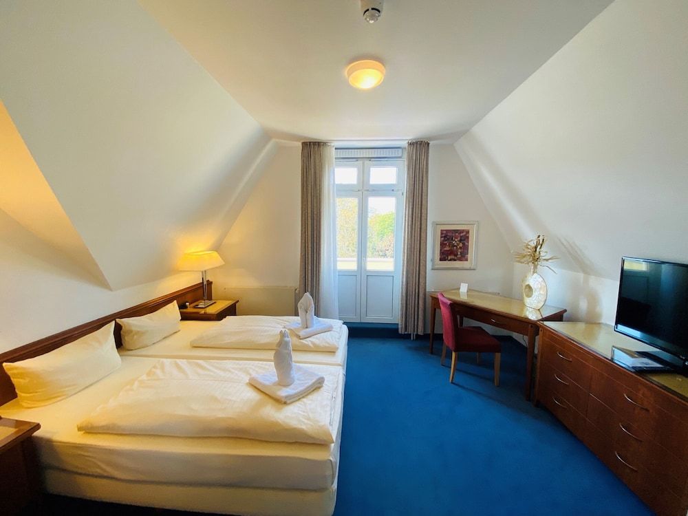 Hotel Kaiserhof DELUXE Standard Double Room 8