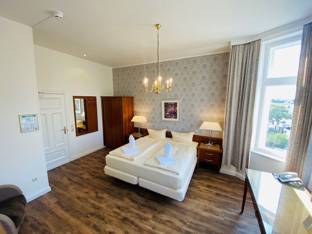 Hotel Kaiserhof DELUXE Double Room 6