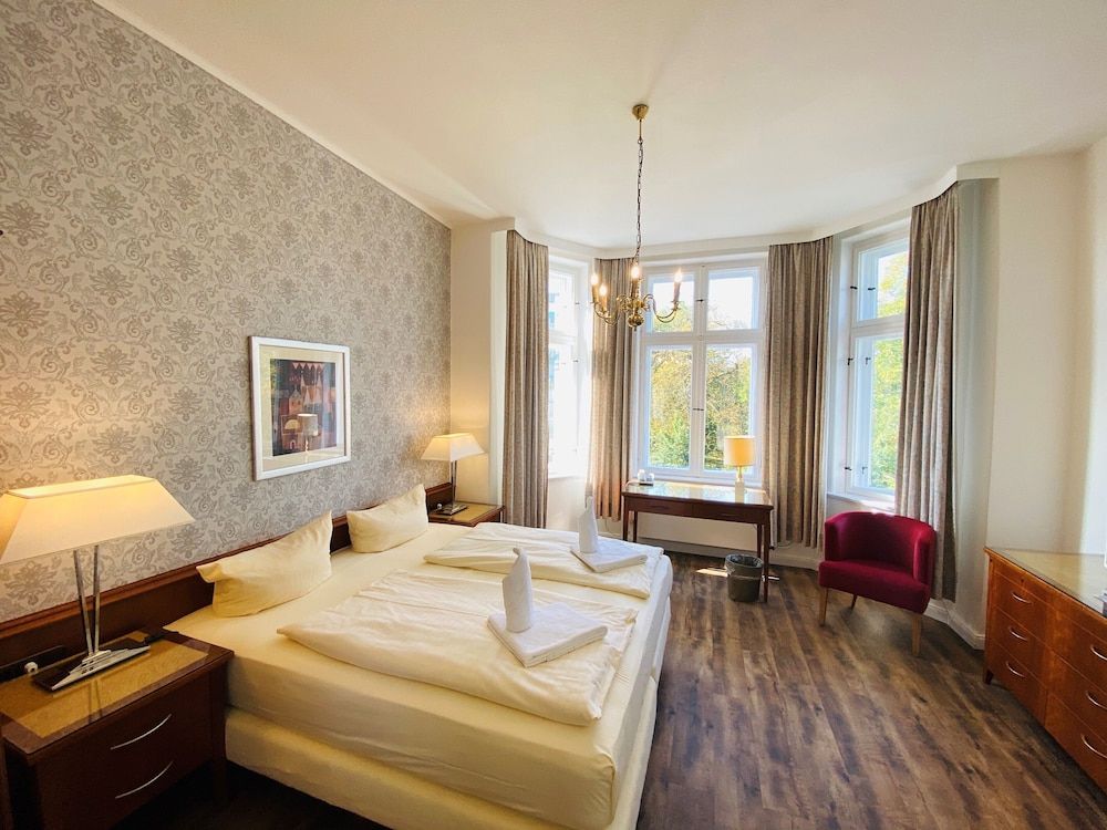 Hotel Kaiserhof DELUXE Double Room 8