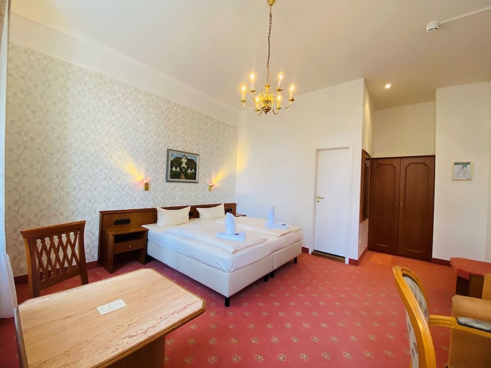 Hotel Kaiserhof DELUXE Double Room 3