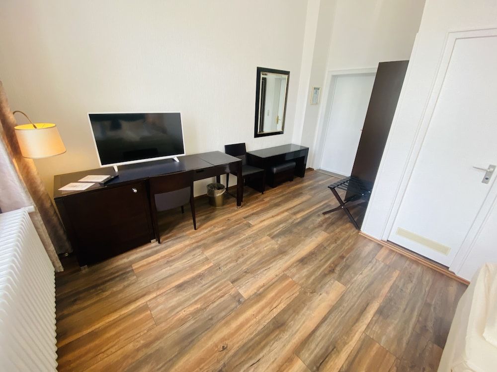 Hotel Kaiserhof DELUXE Standard Double Room 17