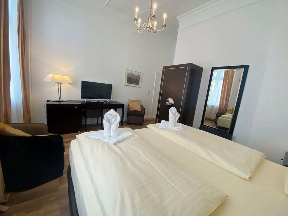 Hotel Kaiserhof DELUXE Standard Double Room