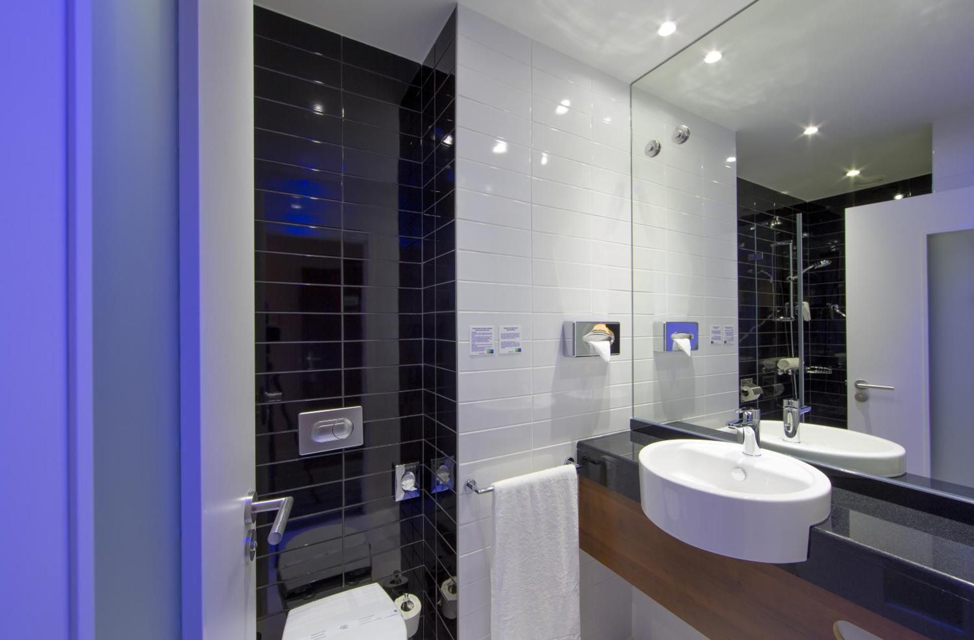 2 Single Standard With Free Breakfast