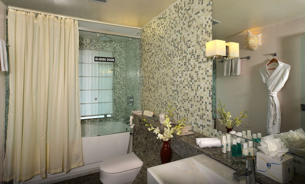 Gokulam Grand Turtle On The Beach Deluxe Room 12