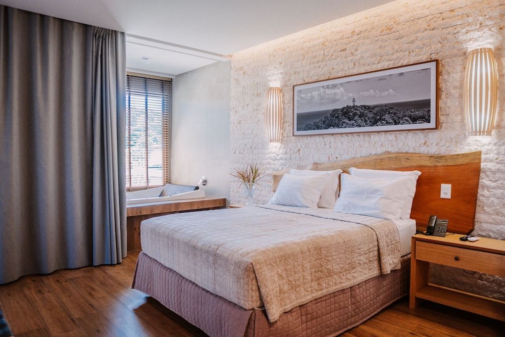Quarto de Luxo (LUXO com Hidromassagem)