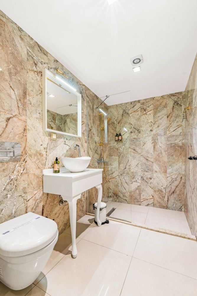 Elegance East Hotel - Boutique Class Economy Double Room 4