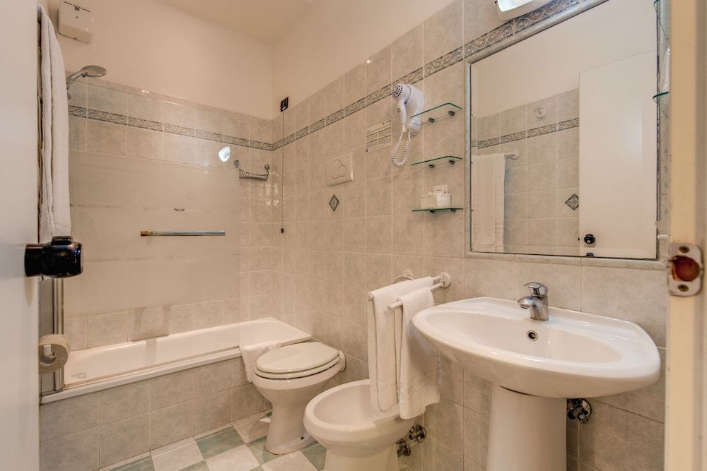 Hotel Martini Triple Room 10