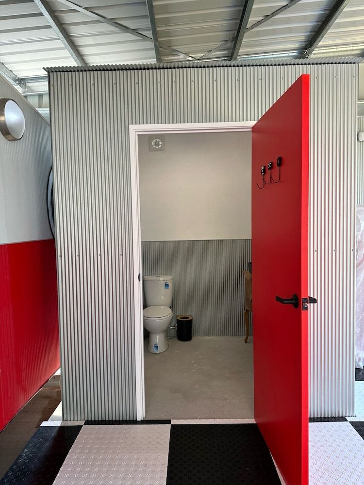 Ingenia Holidays Hervey Bay Retro Bel Air Caravan (Shared Toilet) 2