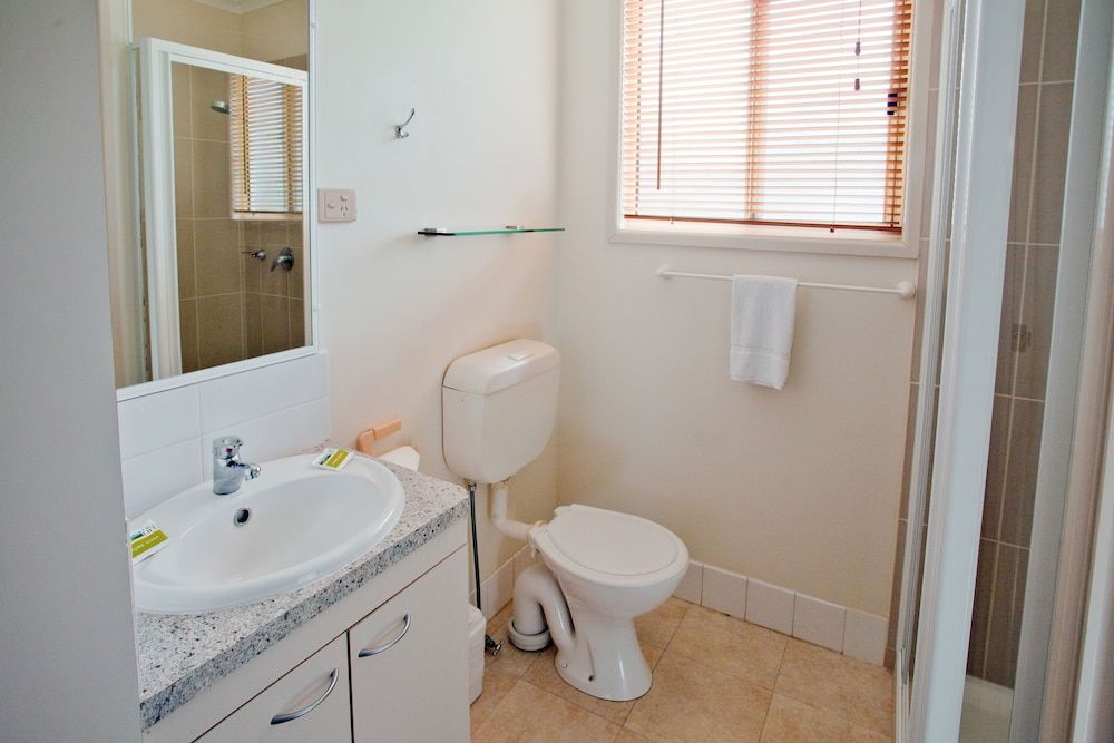 Ingenia Holidays Hervey Bay Superior Cabin (1 Bedroom) 3