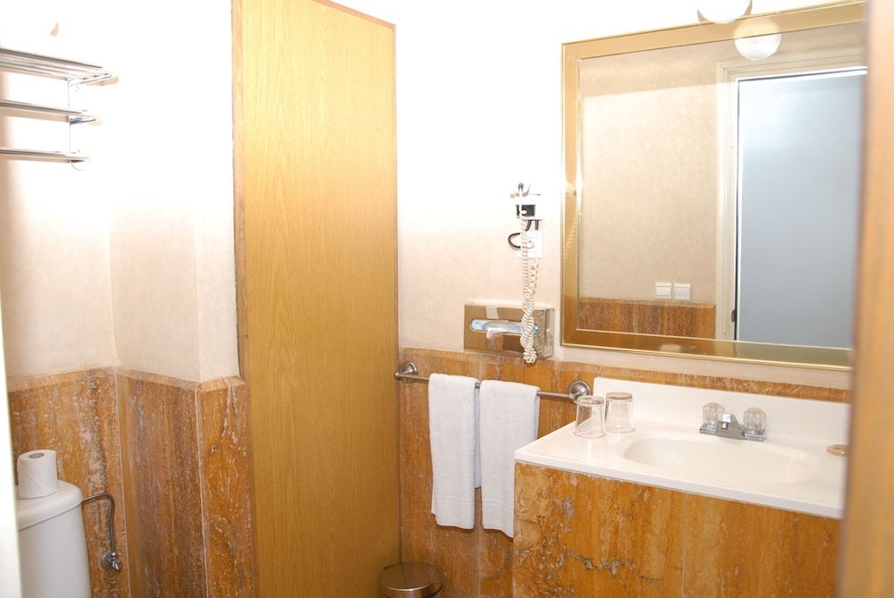 Hôtel Les Saisons Double Room 3