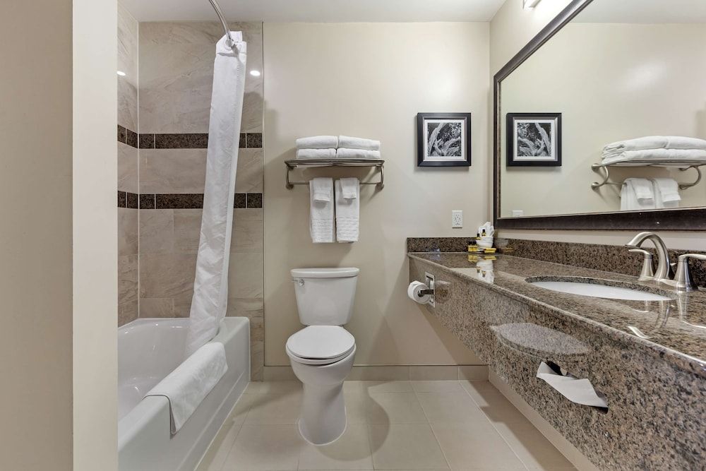 Best Western Plus Cobourg Inn & Convention Centre Standard Room, 2 Queen Beds, Non Smoking 10