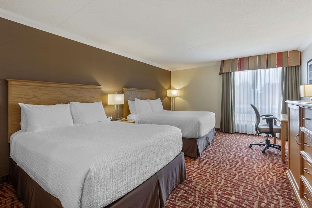Best Western Plus Cobourg Inn & Convention Centre Standard Room, 2 Queen Beds, Non Smoking 6