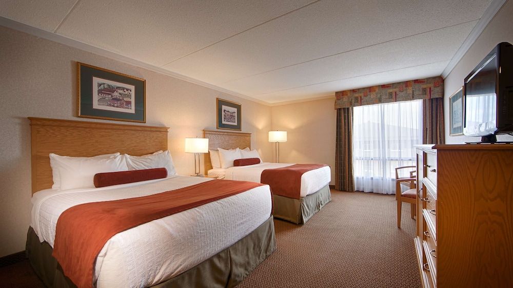 Best Western Plus Cobourg Inn & Convention Centre Standard Room, 2 Queen Beds, Non Smoking 2