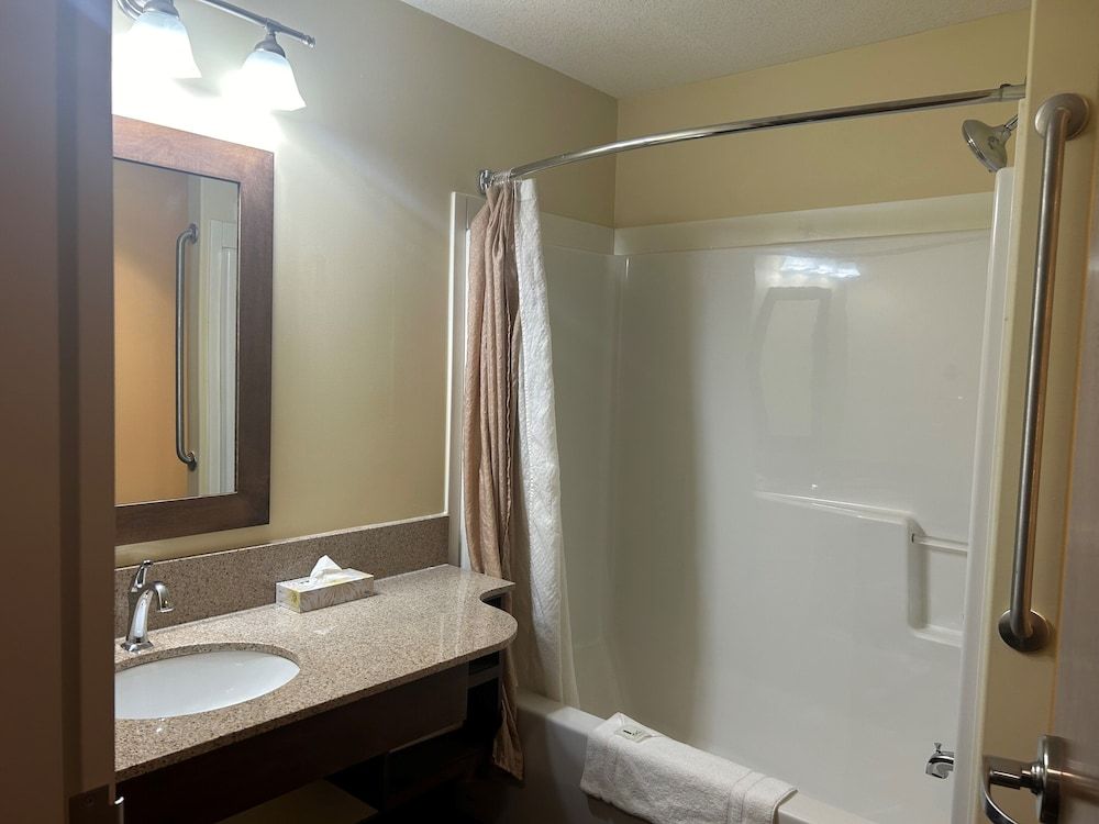 Camrose Resort & Casino Standard Room, 1 Queen Bed, Non Smoking, Kitchenette 3