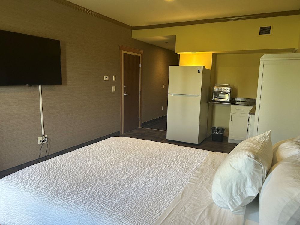 Camrose Resort & Casino Standard Room, 1 Queen Bed, Non Smoking, Kitchenette