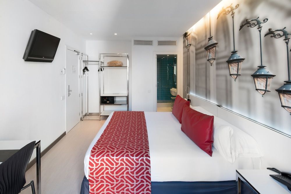 Catalonia Avinyó Double Room 6