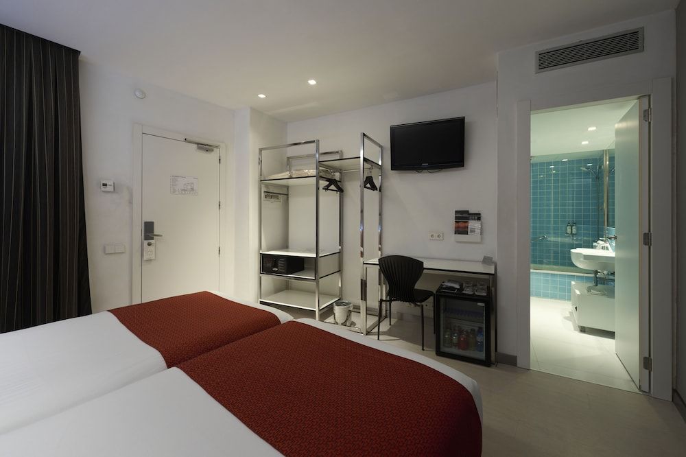 Catalonia Avinyó Double Room 7