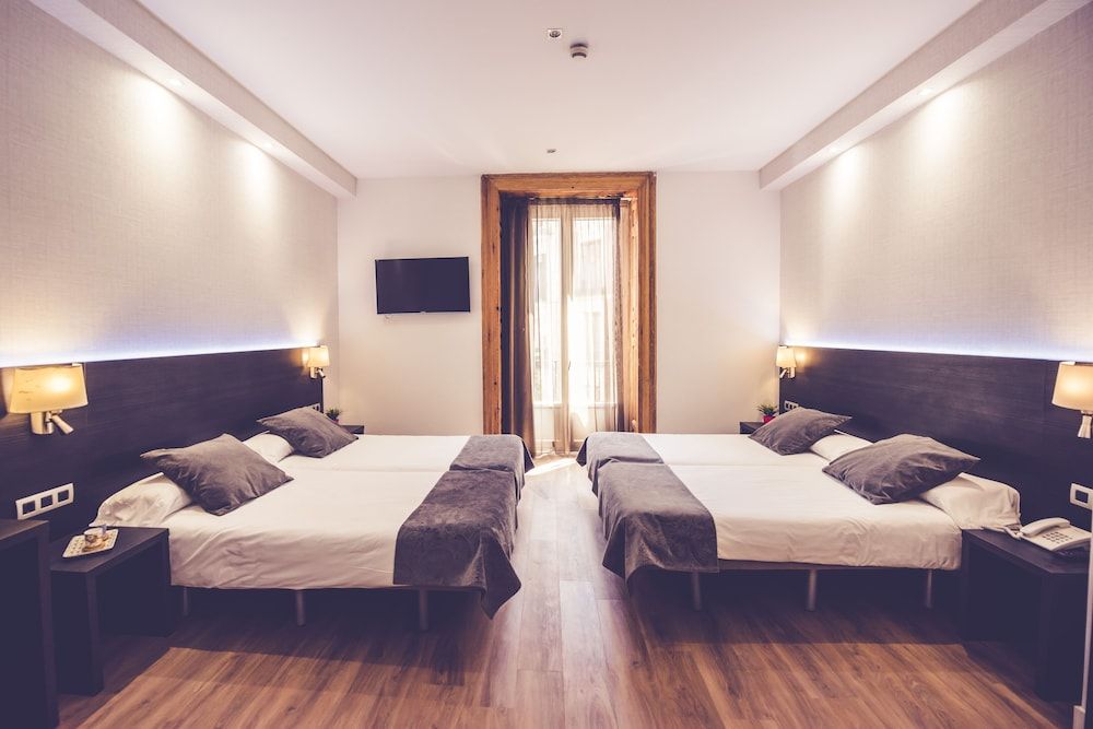 Hostal Marlasca Quadruple Room 3