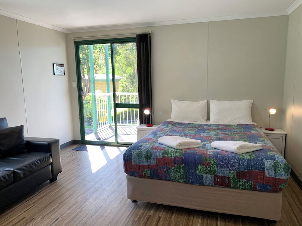 Riverview Tourist Park Motel Cabin 2