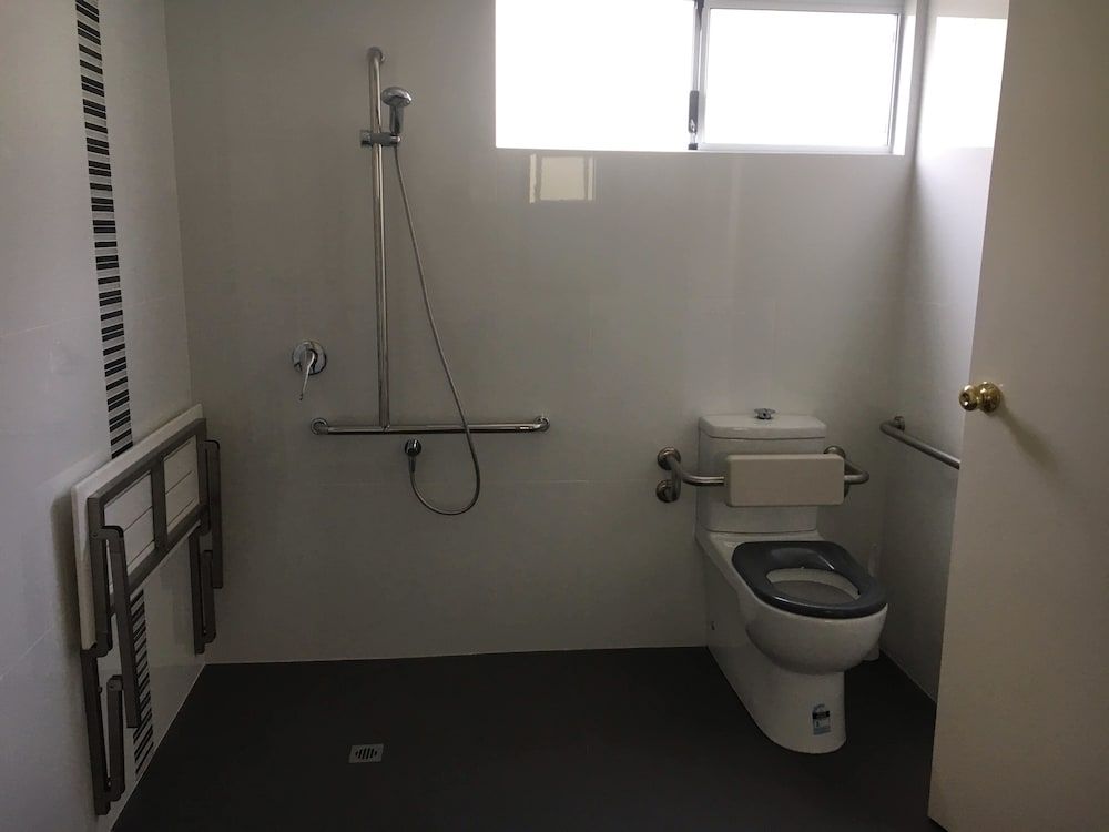 Riverview Tourist Park Chalet, 1 Queen Bed 3