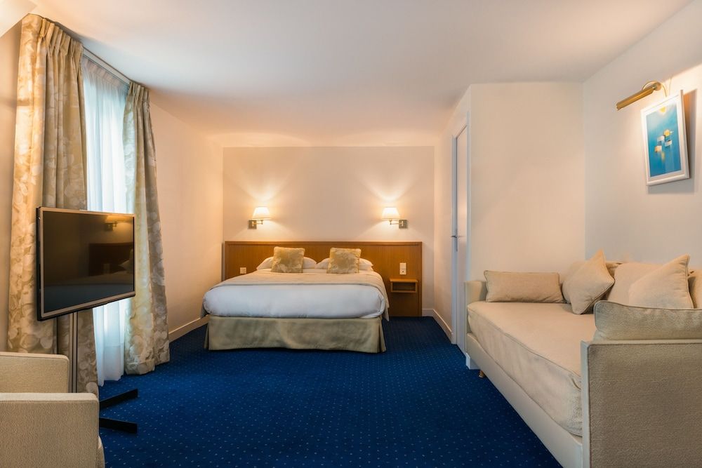 Atlantic Hotel Deluxe Room (Bedding Configuration Not Guaranteed) 8