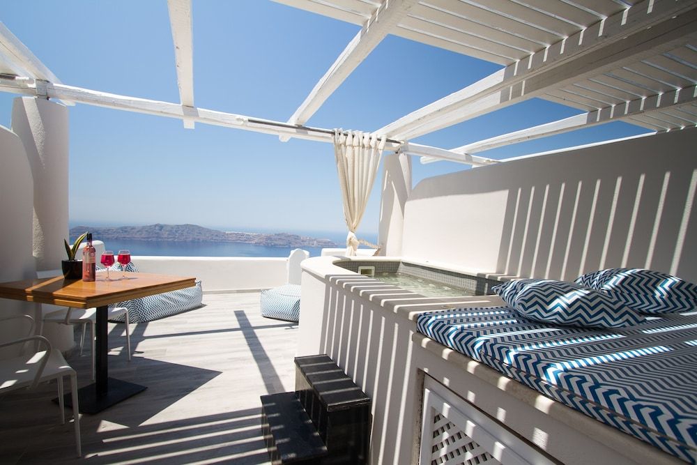 Galaxy Suites & Villas Honeymoon Suite, Hot Tub, Sea View 7