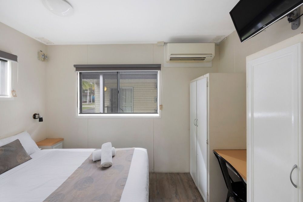 Reflections Coffs Harbour - Holiday Park Basic Cabin - Sleeps 3 - Dog Friendly 3