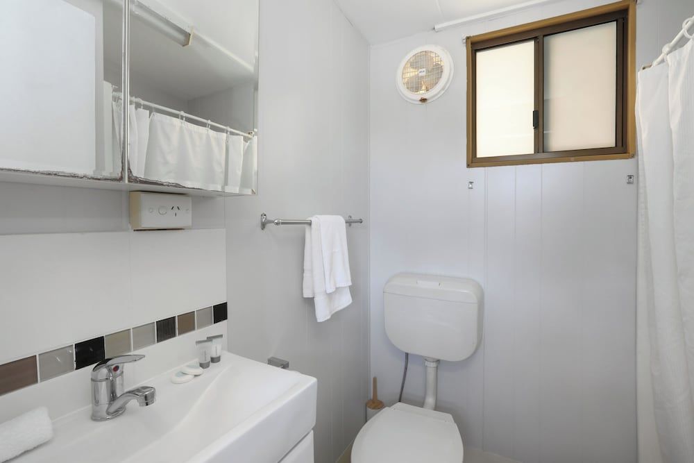 Reflections Coffs Harbour - Holiday Park Basic Cabin - Sleeps 4 - Dog Friendly 4