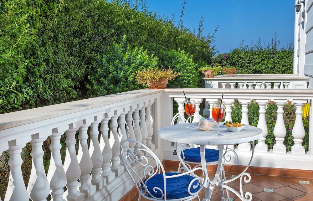 undefined Hotel Villa Garden 4