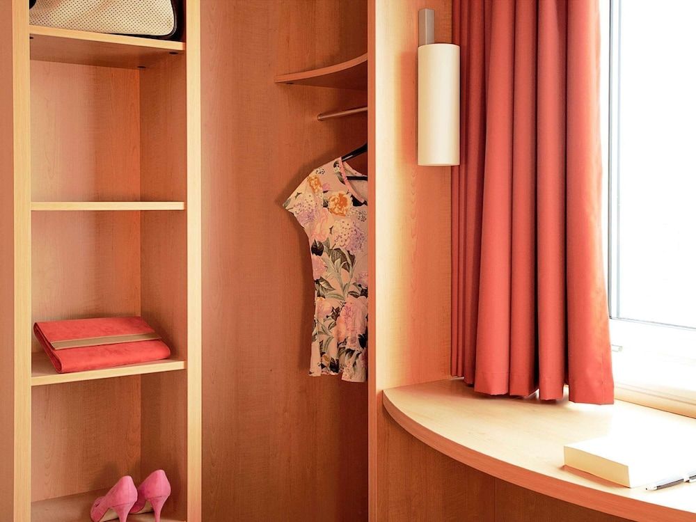 ibis Edinburgh Centre South Bridge - Royal Mile Standard Twin Room, 2 Twin Beds, Accessible 4