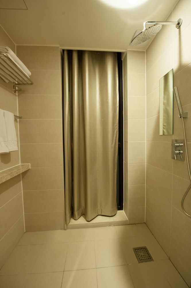 Hotel Rian Standard Double Room (Bigger than most in Seoul) 9