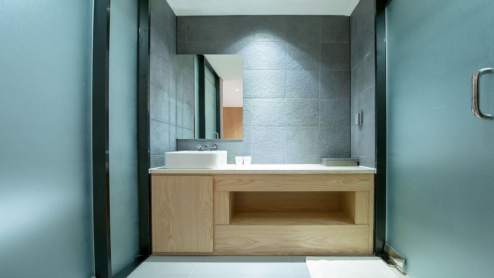 Hotel Rian Standard Double Room (Bigger than most in Seoul) 12