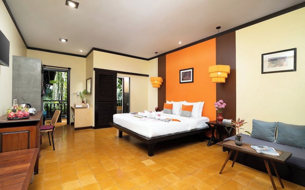 Residence Indochine D'angkor King Cabana Room with Balcony and Pool View - Free Pick Up 5