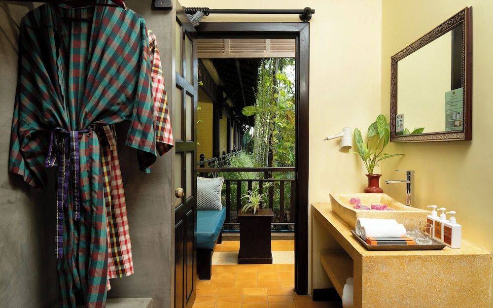 Residence Indochine D'angkor King Cabana Room with Balcony and Pool View - Free Pick Up 19