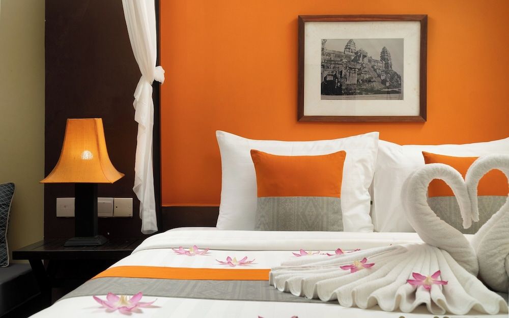 Residence Indochine D'angkor King Cabana Room with Balcony and Pool View - Free Pick Up 10