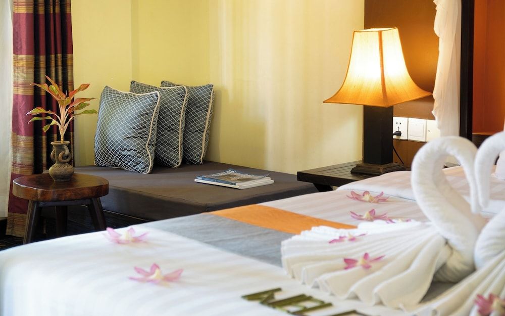 Residence Indochine D'angkor King Cabana Room with Balcony and Pool View - Free Pick Up 8