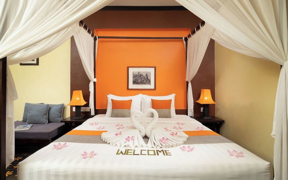 Residence Indochine D'angkor King Cabana Room with Balcony and Pool View - Free Pick Up 3