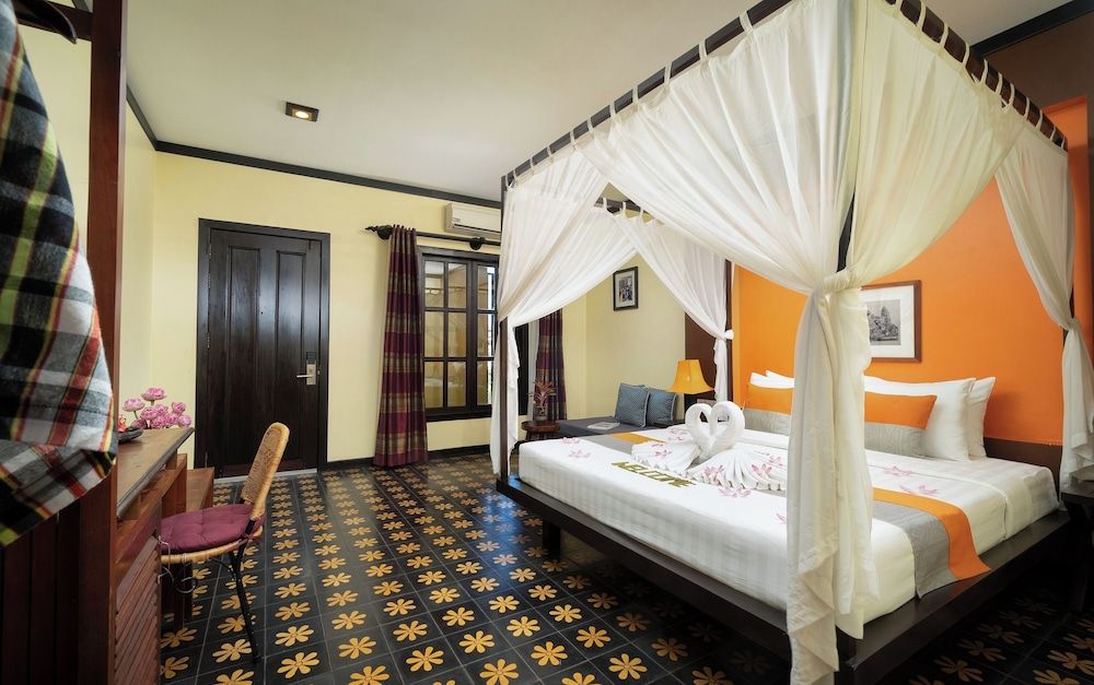 Residence Indochine D'angkor King Cabana Room with Balcony and Pool View - Free Pick Up 14