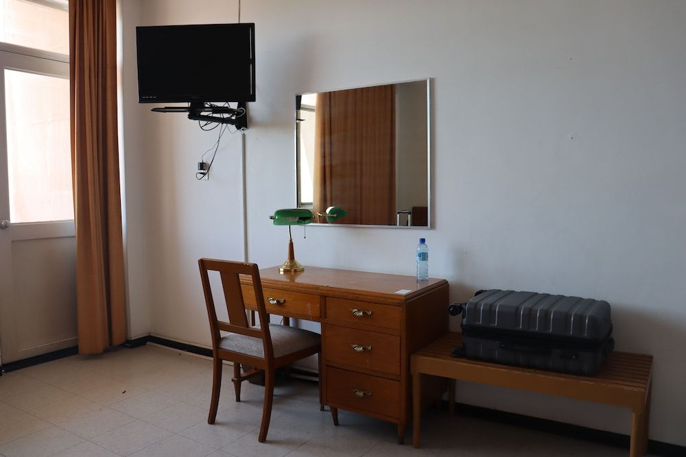 Hotel Calvete Economy Twin Room 3