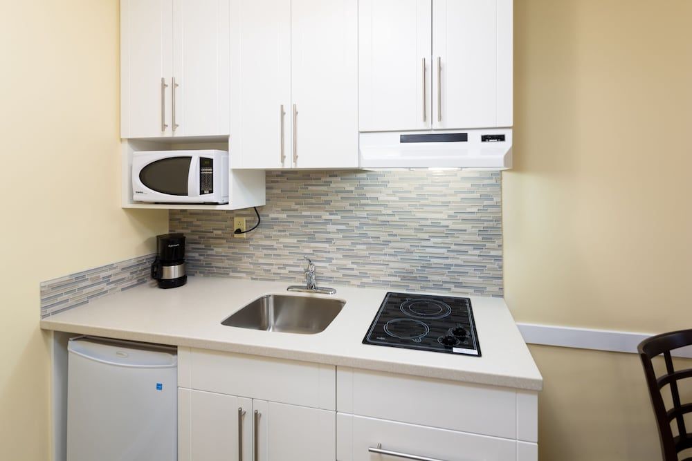 Siesta Suites Studio, 2 Queen Beds, Kitchenette 7