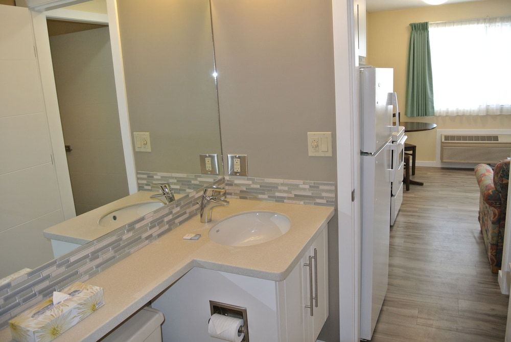 Siesta Suites Suite, 1 Bedroom, Kitchen 2