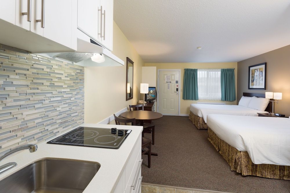 Siesta Suites Studio, 2 Queen Beds, Kitchenette 4