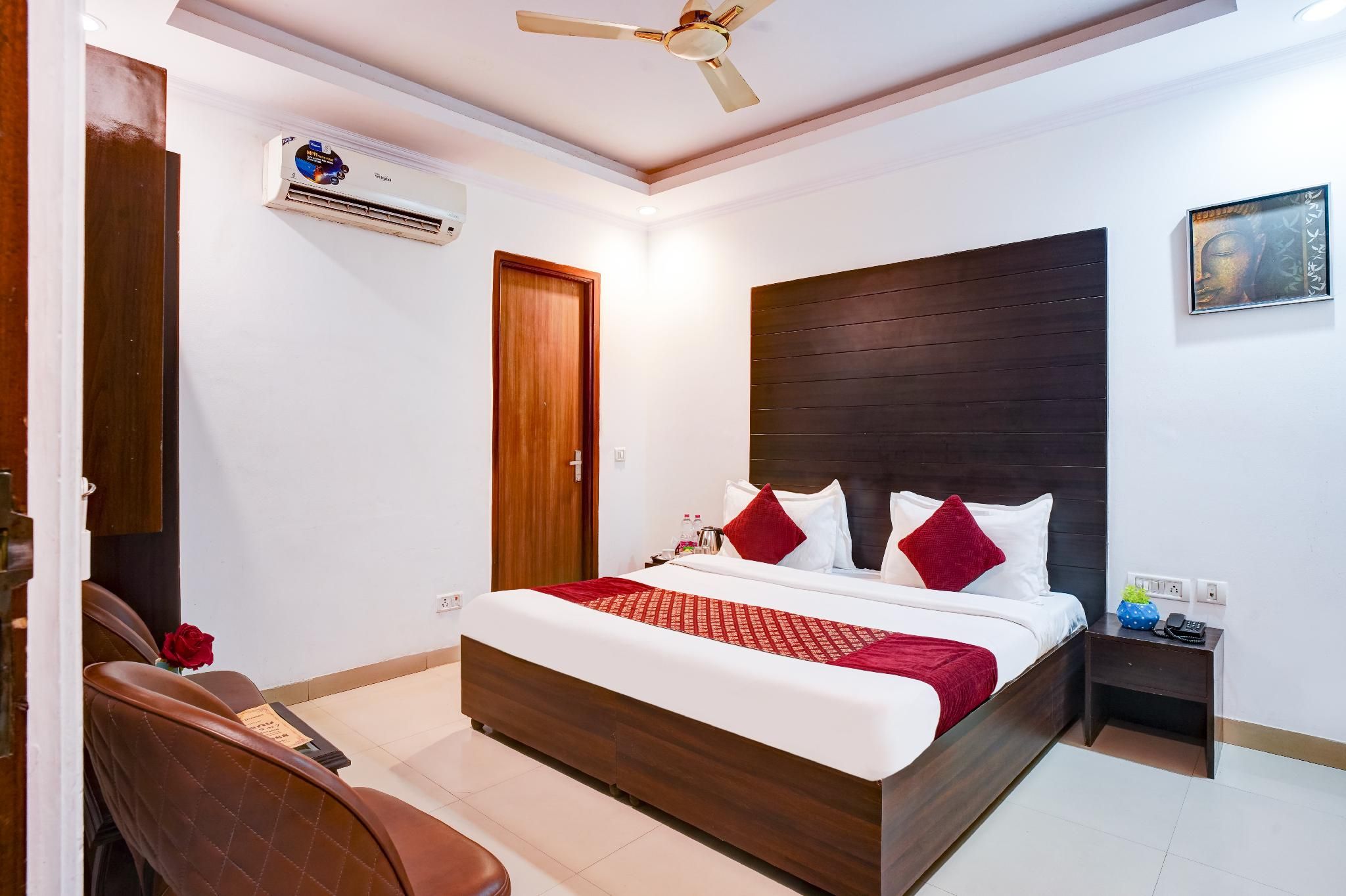 Hotel Chanakya Inn Deluxe Double Room 2